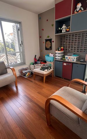 Casa de condomínio à venda com 240m², 4 quartos e 3 vagas Casa de condomínio à venda com 240m², 4 quartos e 3 vagasQuarto de brinquedo