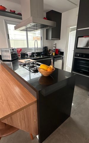 Casa de condomínio à venda com 240m², 4 quartos e 3 vagas Casa de condomínio à venda com 240m², 4 quartos e 3 vagasCozinha