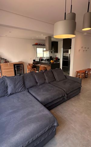 Casa de condomínio à venda com 240m², 4 quartos e 3 vagas Casa de condomínio à venda com 240m², 4 quartos e 3 vagasSala
