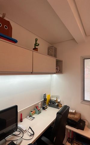 Casa de condomínio à venda com 240m², 4 quartos e 3 vagas Casa de condomínio à venda com 240m², 4 quartos e 3 vagasEscritório