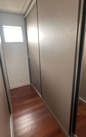Casa de condomínio à venda com 240m², 4 quartos e 3 vagas Casa de condomínio à venda com 240m², 4 quartos e 3 vagasQuarto 4