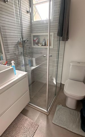 Casa de condomínio à venda com 240m², 4 quartos e 3 vagas Casa de condomínio à venda com 240m², 4 quartos e 3 vagasBanheiro social