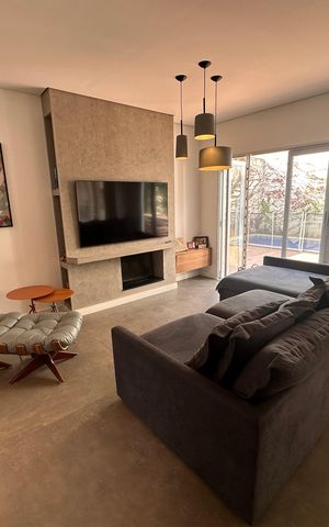 Casa de condomínio à venda com 240m², 4 quartos e 3 vagas Casa de condomínio à venda com 240m², 4 quartos e 3 vagasSala