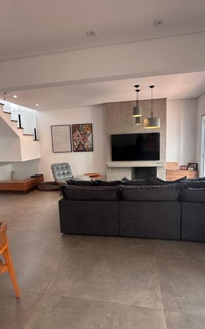 Casa de condomínio à venda com 240m², 4 quartos e 3 vagas Casa de condomínio à venda com 240m², 4 quartos e 3 vagasSala