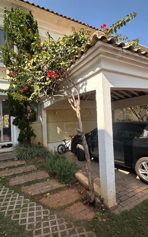 Casa de condomínio à venda com 240m², 4 quartos e 3 vagas