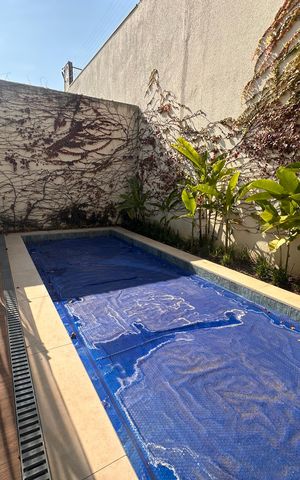 Casa de condomínio à venda com 240m², 4 quartos e 3 vagas Casa de condomínio à venda com 240m², 4 quartos e 3 vagasPiscina