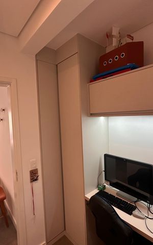 Casa de condomínio à venda com 240m², 4 quartos e 3 vagas Casa de condomínio à venda com 240m², 4 quartos e 3 vagasEscritório