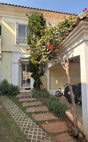Casa de condomínio à venda com 240m², 4 quartos e 3 vagas