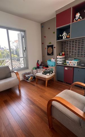 Casa de condomínio à venda com 240m², 4 quartos e 3 vagas Casa de condomínio à venda com 240m², 4 quartos e 3 vagasQuarto de brinquedo