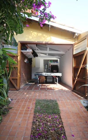 Casa à venda com 264m², 3 quartos e 2 vagasÁrea externa