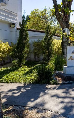 Apartamento à venda com 44m², 2 quartos e 1 vaga Apartamento à venda com 44m², 2 quartos e 1 vagaFachada do condomínio