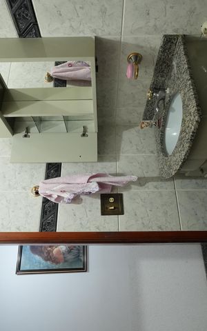 Casa para alugar com 300m², 5 quartos e 4 vagasBanheiro Social
