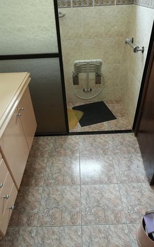 Casa para alugar com 300m², 5 quartos e 4 vagasBanheiro da Suíte