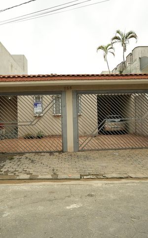 Casa para alugar com 300m², 5 quartos e 4 vagasFachada