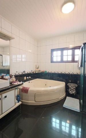 Casa para alugar com 248m², 3 quartos e 7 vagasBanheiro 1