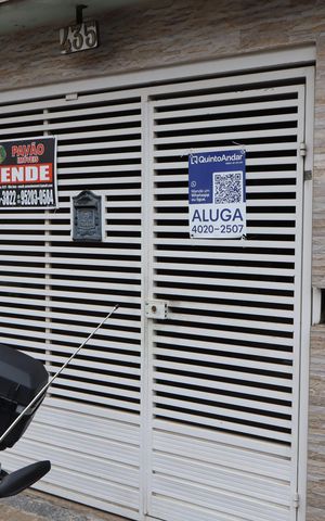 Casa à venda com 158m², 3 quartos e 1 vagaFachada e portão
