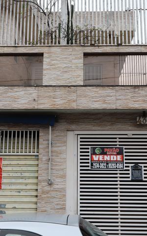 Casa à venda com 158m², 3 quartos e 1 vagaFachada e portão