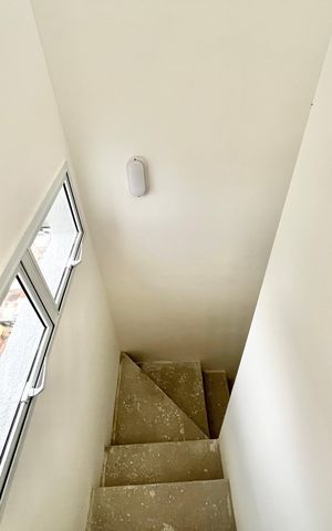 Apartamento à venda com 81m², 1 quarto e sem vaga Apartamento à venda com 81m², 1 quarto e sem vagaEscada