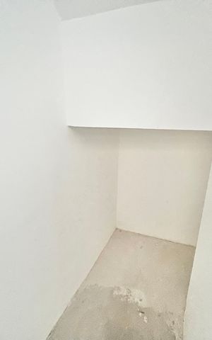 Apartamento à venda com 81m², 1 quarto e sem vaga Apartamento à venda com 81m², 1 quarto e sem vagaEscada
