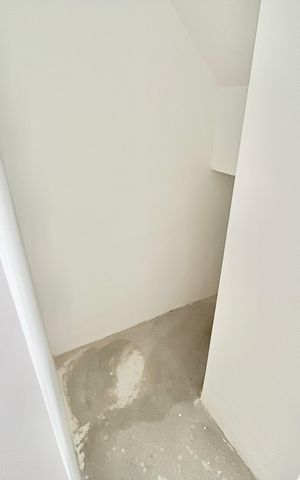 Apartamento à venda com 81m², 1 quarto e sem vaga Apartamento à venda com 81m², 1 quarto e sem vagaEscada