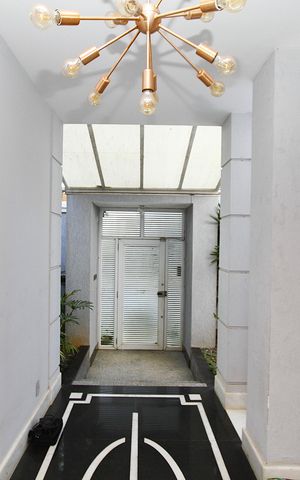Casa à venda com 360m², 5 quartos e 3 vagasEntrada