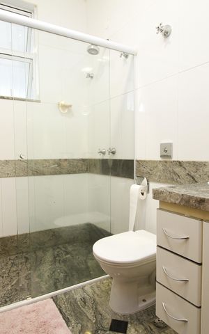 Casa à venda com 360m², 5 quartos e 3 vagasBanheiro do Quarto 2