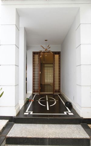 Casa à venda com 360m², 5 quartos e 3 vagasEntrada