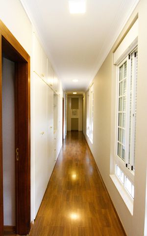 Casa à venda com 360m², 5 quartos e 3 vagasCorredor