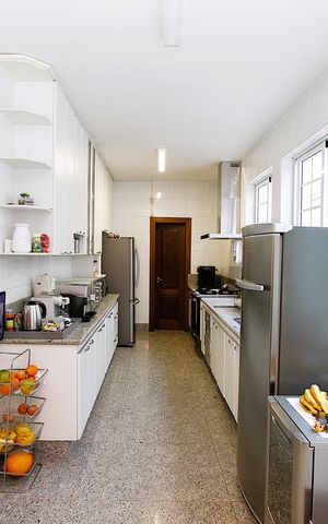 Casa à venda com 360m², 5 quartos e 3 vagasCozinha