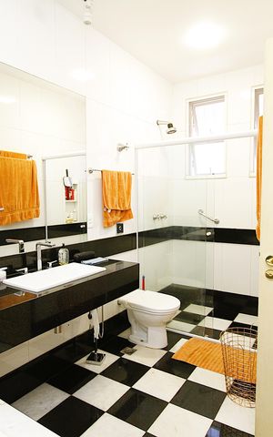 Casa à venda com 360m², 5 quartos e 3 vagasBanheiro do Quarto 1