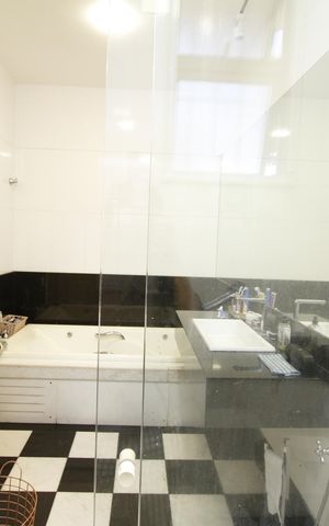 Casa à venda com 360m², 5 quartos e 3 vagasBanheiro do Quarto 1