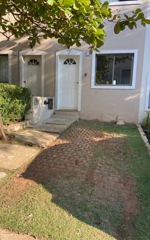 Casa de condomínio à venda com 144m², 2 quartos e 1 vaga Casa de condomínio à venda com 144m², 2 quartos e 1 vagaFachada casa