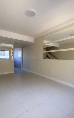 Casa de condomínio à venda com 144m², 2 quartos e 1 vaga Casa de condomínio à venda com 144m², 2 quartos e 1 vagaSala