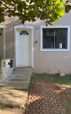 Casa de condomínio à venda com 144m², 2 quartos e 1 vaga Casa de condomínio à venda com 144m², 2 quartos e 1 vagaFachada casa