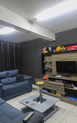 Casa à venda com 285m², 5 quartos e 4 vagas Casa à venda com 285m², 5 quartos e 4 vagasSala