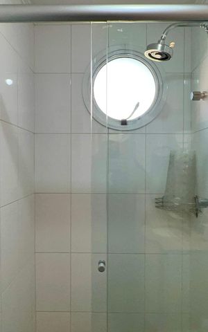 Apartamento para alugar com 224m², 3 quartos e 4 vagas Apartamento para alugar com 224m², 3 quartos e 4 vagasBanheiro da Suíte 1