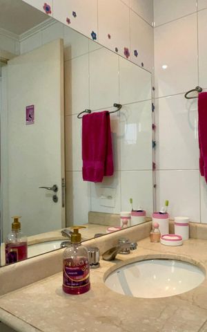 Apartamento para alugar com 224m², 3 quartos e 4 vagas Apartamento para alugar com 224m², 3 quartos e 4 vagasBanheiro da Suíte 2