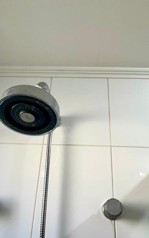 Apartamento para alugar com 224m², 3 quartos e 4 vagas Apartamento para alugar com 224m², 3 quartos e 4 vagasBanheiro da Suíte 1