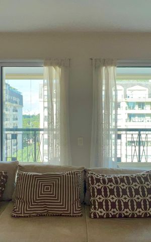 Apartamento para alugar com 224m², 3 quartos e 4 vagas Apartamento para alugar com 224m², 3 quartos e 4 vagasVaranda