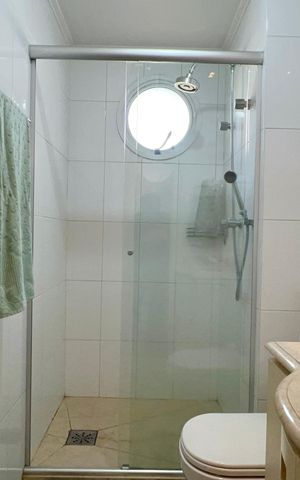 Apartamento para alugar com 224m², 3 quartos e 4 vagas Apartamento para alugar com 224m², 3 quartos e 4 vagasBanheiro da Suíte 1