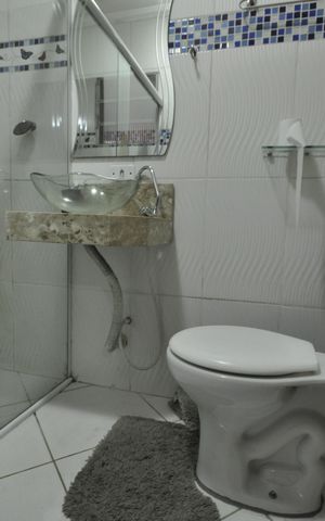 Casa à venda com 250m², 2 quartos e 2 vagasBanheiro da Suíte 2