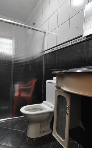 Casa à venda com 250m², 2 quartos e 2 vagasBanheiro Social