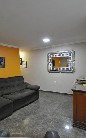 Casa à venda com 250m², 2 quartos e 2 vagasSala