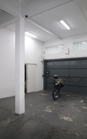 Casa à venda com 320m², 3 quartos e 4 vagasGaragem