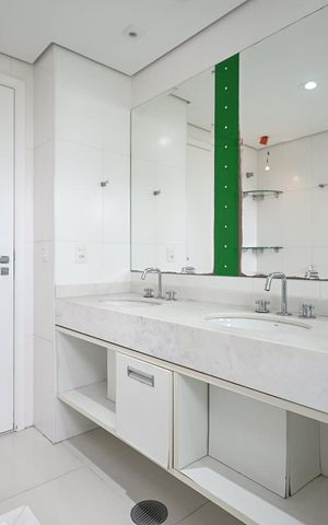 Apartamento à venda com 220m², 3 quartos e 4 vagasBanheiro 2 da Suíte  3