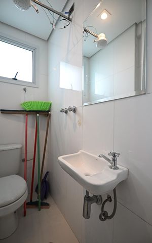 Apartamento à venda com 220m², 3 quartos e 4 vagasBanheiro de Serviço