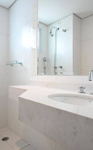 Apartamento à venda com 220m², 3 quartos e 4 vagasBanheiro Suíte 1
