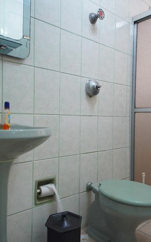 Casa à venda com 320m², 5 quartos e 5 vagasBanheiro de Serviço
