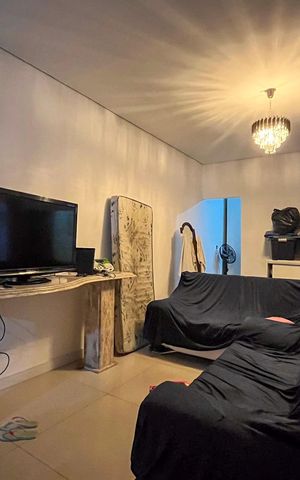 Casa à venda com 300m², 2 quartos e 2 vagas Casa à venda com 300m², 2 quartos e 2 vagasSala