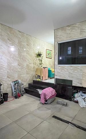 Casa à venda com 300m², 2 quartos e 2 vagas Casa à venda com 300m², 2 quartos e 2 vagasGaragem
